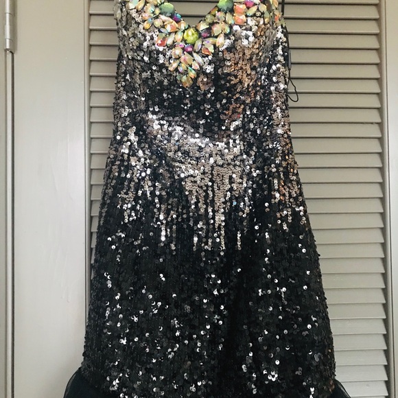 Formal/Prom Dress - Picture 2 of 4